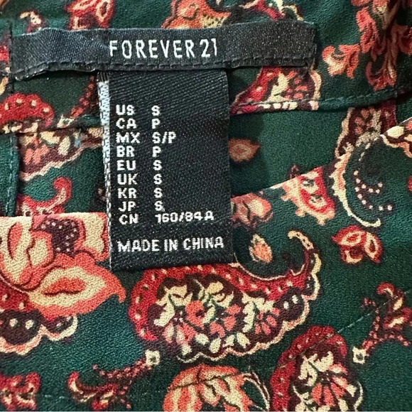 Forever 21 women's size small cropped green paisley blouse, zips in and he back - Picture 3 of 4